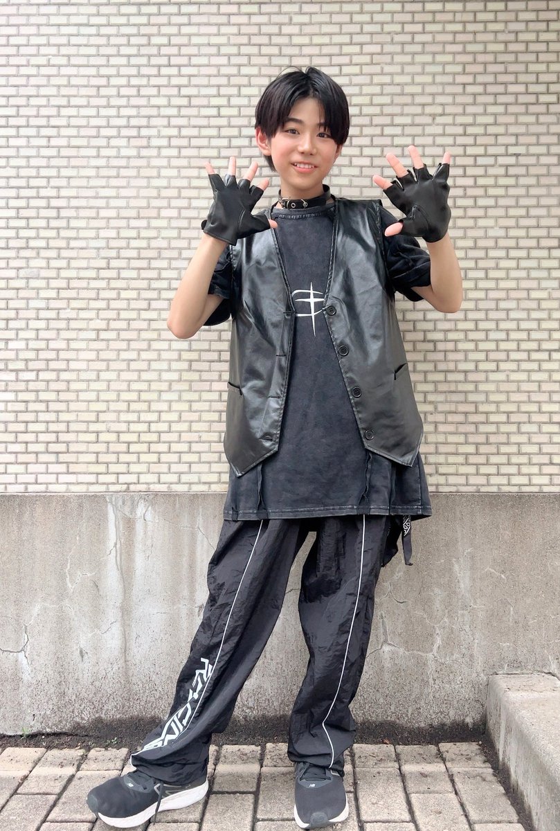 kusunoki_fuma07's tweet photo. ダンスの発表会がありました！
沢山のお客さんの前で踊らせてもらいましたが緊張せず楽しみながら踊ることが出来ました！💃🕺　
衣装のイメージはBE:FIRSTさんです！
#ダンス
#dance
#ダンスの発表会
#衣装
#BEFIRST　さん
#風
#赤坊主ヘアー時代
#楠楓馬 https://t.co/TtZAPgpHDL