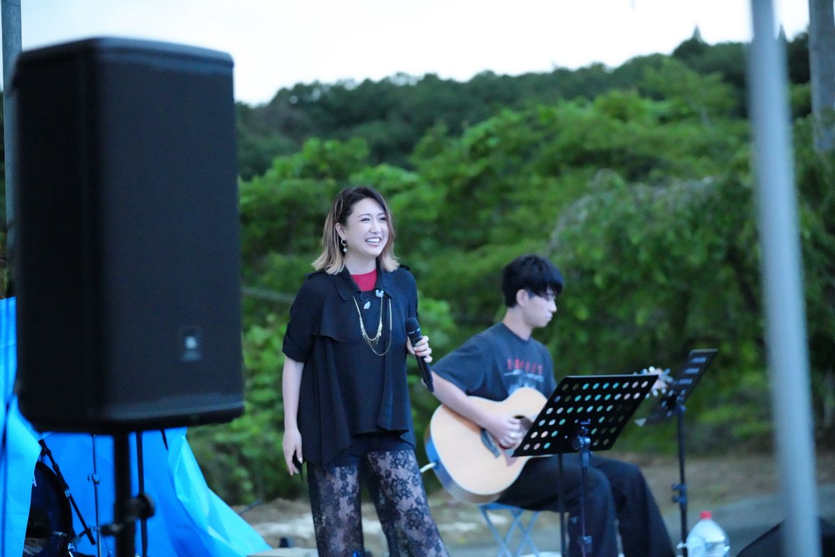 voice_music_ent's tweet photo. 2026年6月21日(日)に行われた、
『土橋ふれあいほたる祭り』に
ボイス所属アーティストの
シンガーソングライター 千里-chisato-が
出演いたしました！
また、サポートメンバーとして
ギター Ayumu Ishikawaと
ダンサー Yuika♡、Nana♡も参加いたしました。 https://t.co/J07RtIqQnM