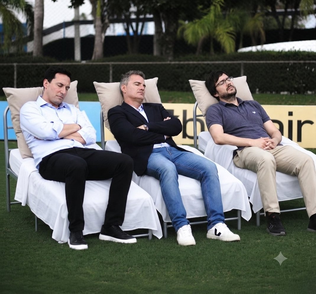 Macacocec's tweet photo. ✓ Doa os garotos da base.
✓ Empresta jogador pagando 100% do salário.
✓ Empresta jogador TITULAR por mixaria pra clube europeu burlar Fairplay financeiro.
✓ Não desova os bagres.
✓ NÃO CONTRATA NINGUÉM.

Essa é a diretoria de futebol do @Cruzeiro! https://t.co/mFw1AuJavA