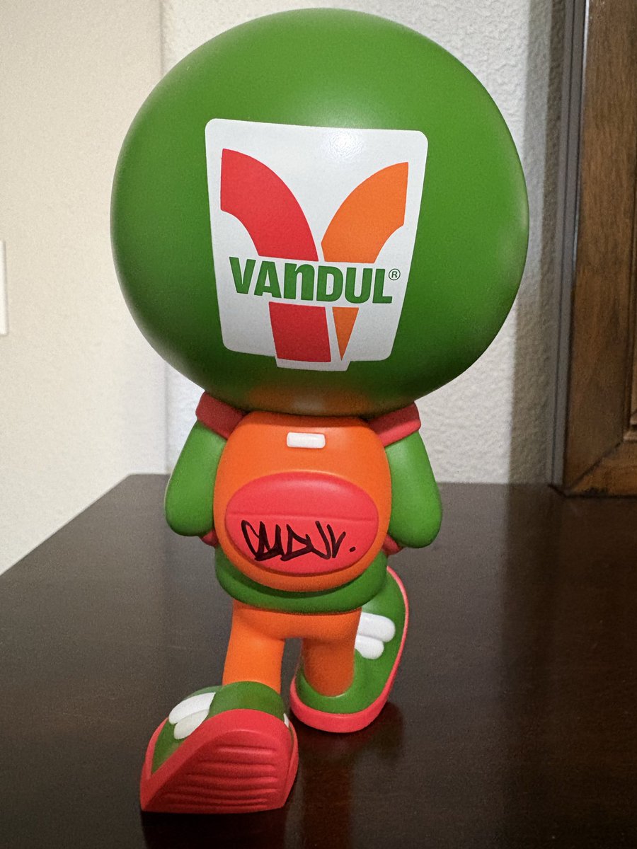 FunkoJets's tweet photo. Vandul loves us and he means it. I was lucky enough to win this awesome signed Slurpie Walk from a recent stream. Huge thank you to @_vandul
#ScootSCOOT #PascalsRascals https://t.co/laqcAHKNte