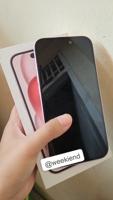 weekiend's tweet photo. In this economy menurutku sangat worth it beli Iphone second.. Jujur aku beli Iphone second harganya jauh lebih murah dan beruntungnya dapet seller yang jujur dan tidak mengecewakan 🥲 ❤ https://t.co/WgMdUfLrsa
