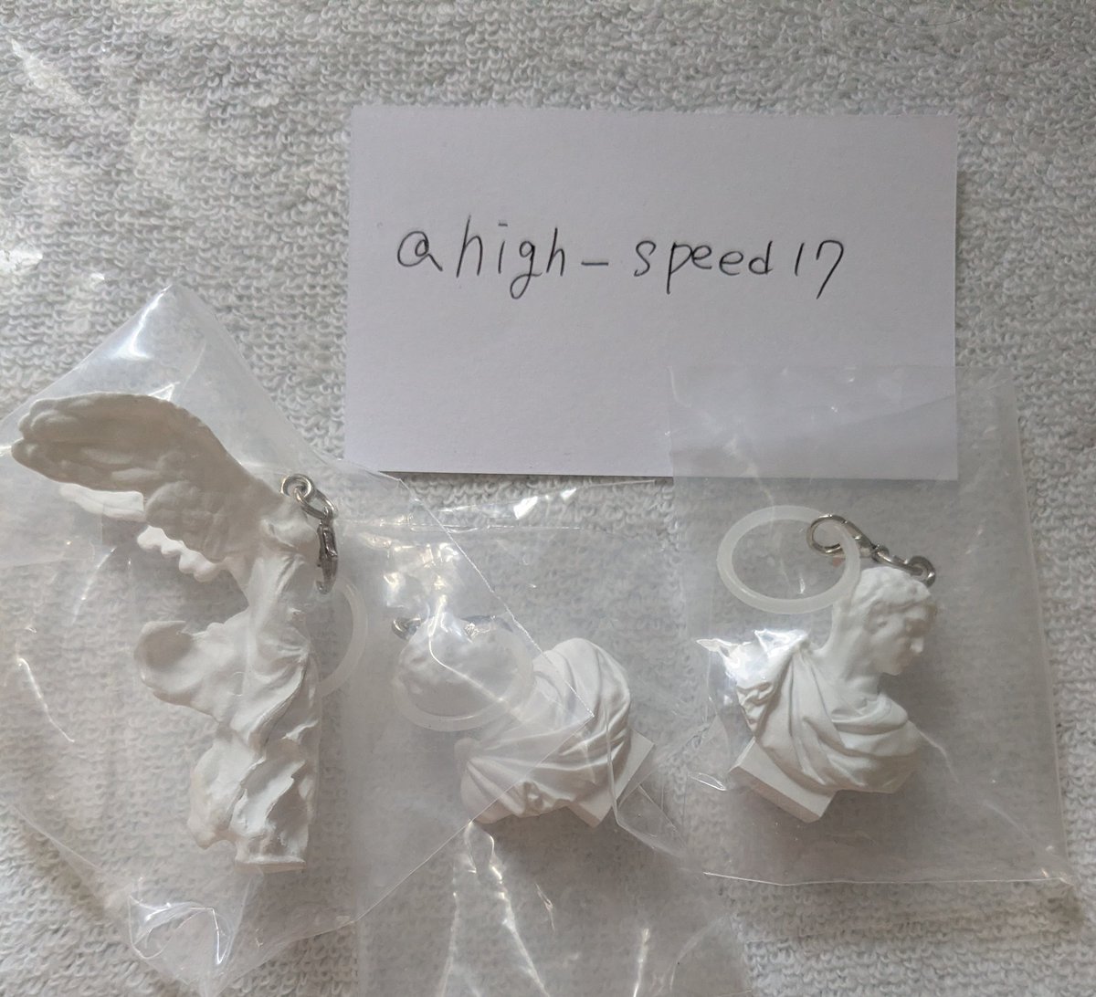 high_speed17's tweet photo. 【譲渡】
ニケ１　ブルータス２
求)定価＋送料　
※ニケは単体不可。
梱包材に巻いて発送します。
PayPayかゆうちょ銀行にてお支払いお願いします。 https://t.co/WgFmF3sFJh