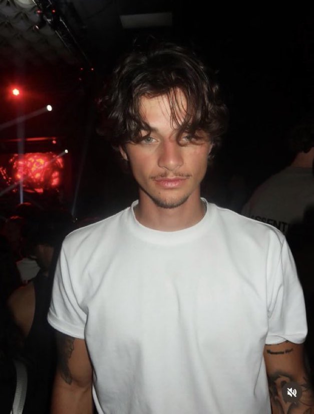 arivrn's tweet photo. why didn’t the girls pick him 😫 #loveislandusa https://t.co/suPilrVdQo