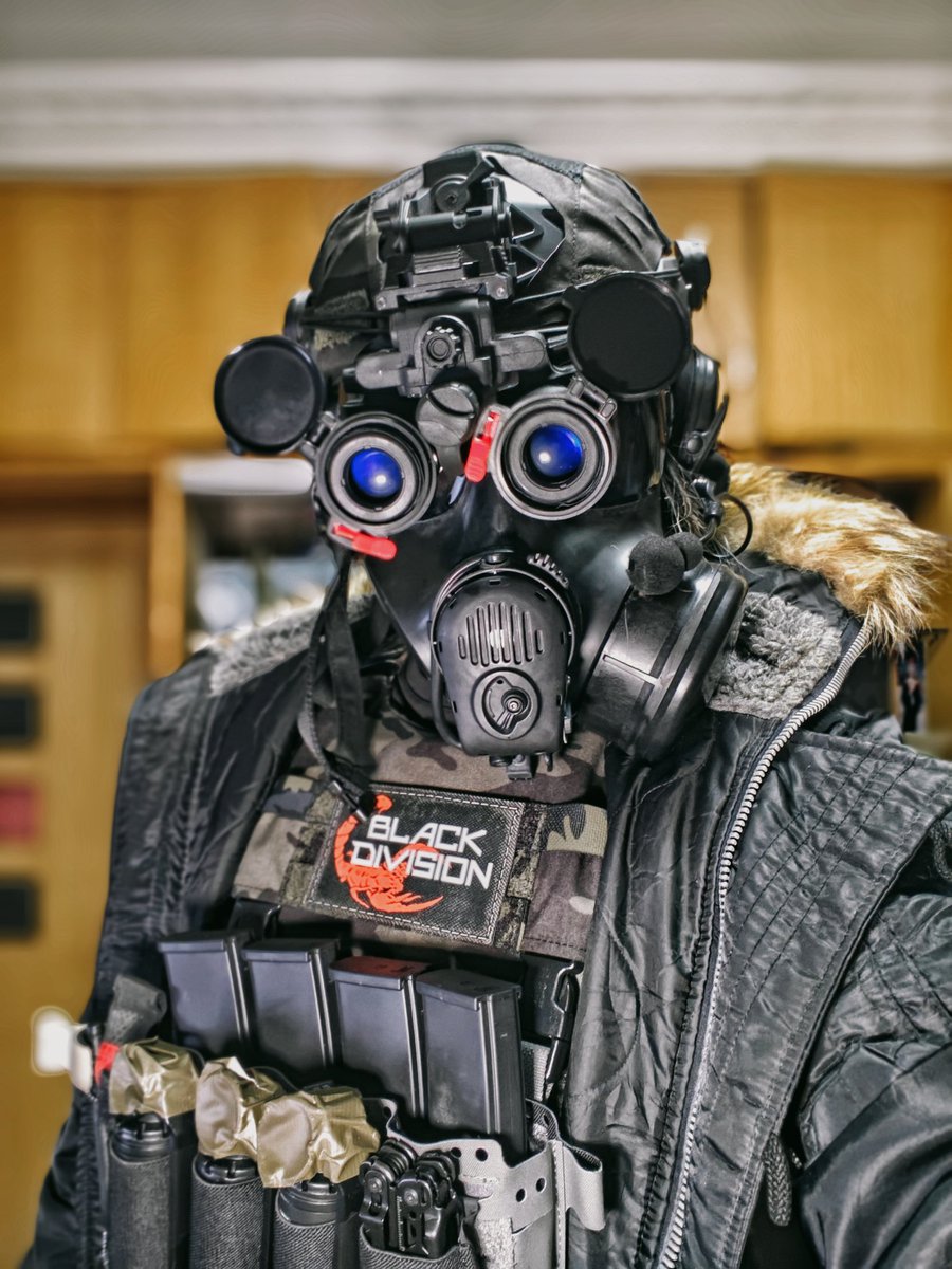 ChillZoneEdger's tweet photo. Escape From Tarkov βThe Wedgeβ Loadout COS
#escapefromtarkov #tactical #Loadout #wedge #thewedge #cosplay #cos https://t.co/LAwCMz2tYq
