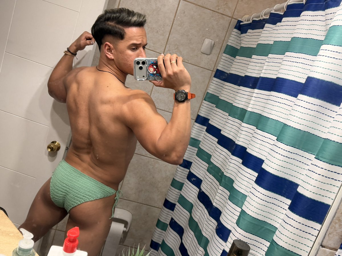 Whilor1903's tweet photo. El verde combina bien con las miradas intensas… y con las ganas también. 💚🔥 https://t.co/e4o7mUDXPO