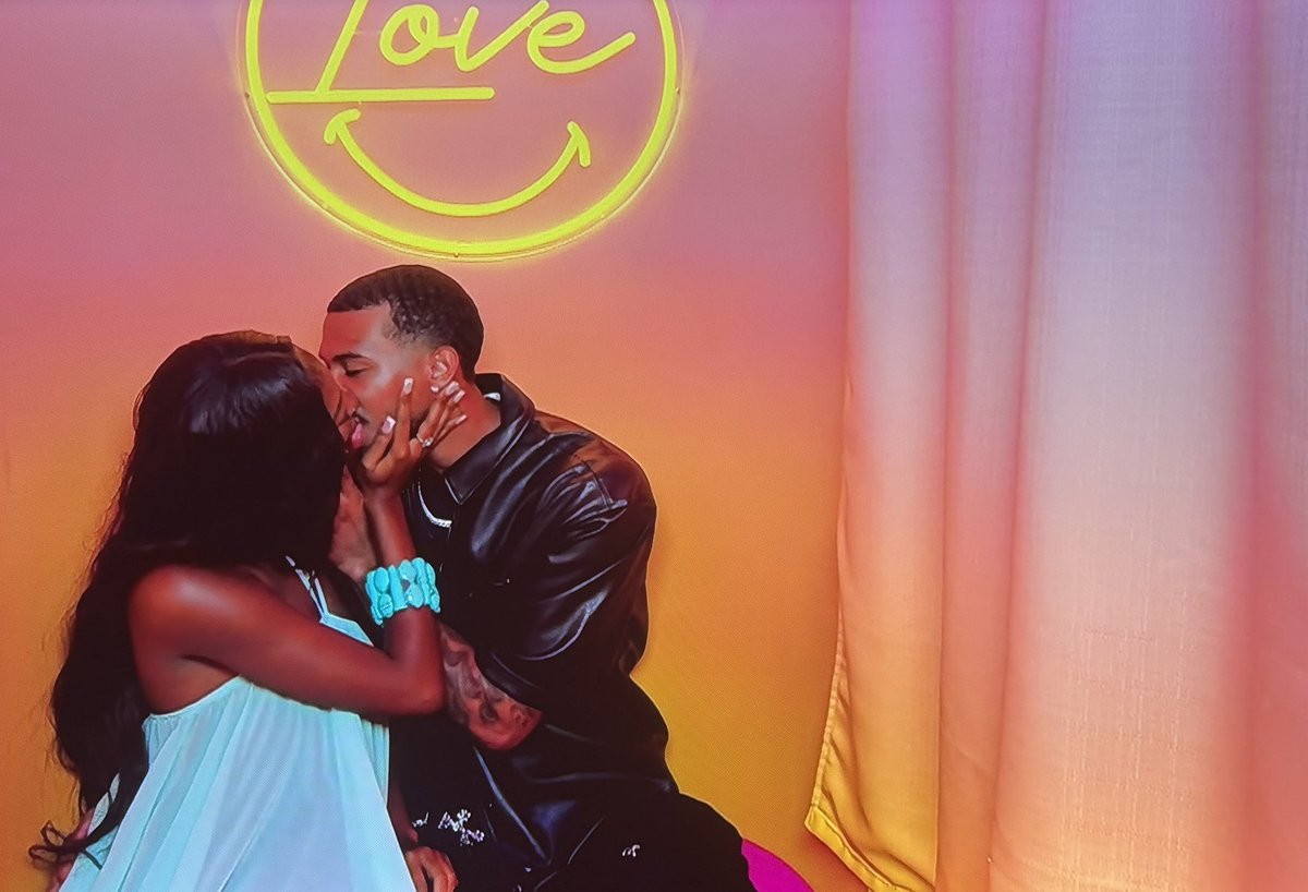 itsssniiyahh's tweet photo. Ok walk with me… #cinity #loveislandusa https://t.co/XZP5VZTnBk