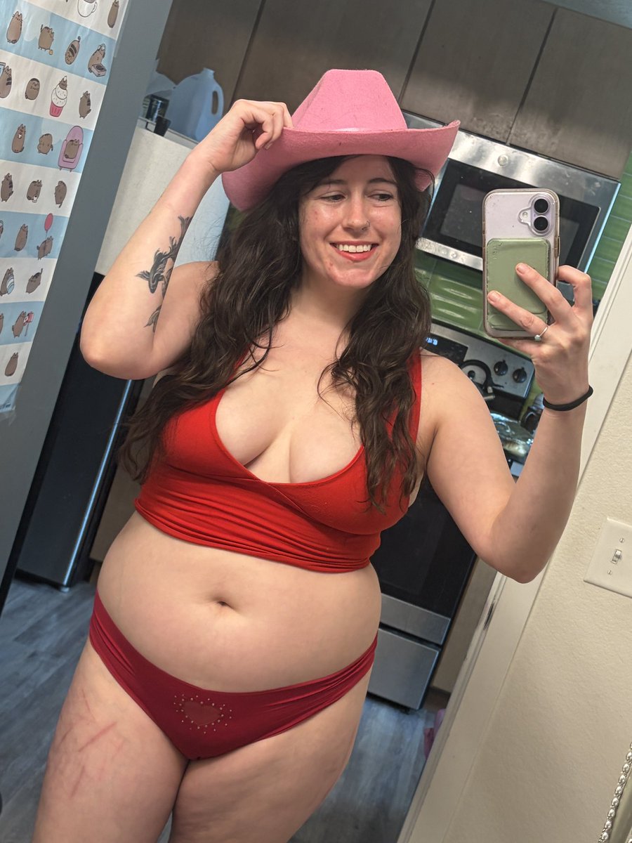 kaceymorghulis's tweet photo. I think I look sexy in red, what do you think? ❤️ https://t.co/83lHM0Mr99