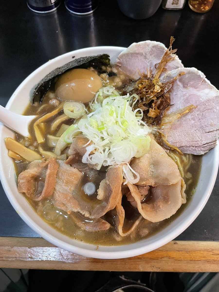 kyoc223's tweet photo. 一条流がんこラーメン総本家分家四谷荒木町🍜🍜🍜

920着の6番目、純正の日なのでヒロポンこと悪魔で🍜2日連続で来てるけど、昨日の下品とは全く別モノ！久々に食べたけど相変わらず強烈でした。塩っぱ美味いの原点で四谷がんこにハマるきっかけとなった一杯。食べ終えた後の罪悪感も思い出しました😋 https://t.co/eS03i5zyAJ