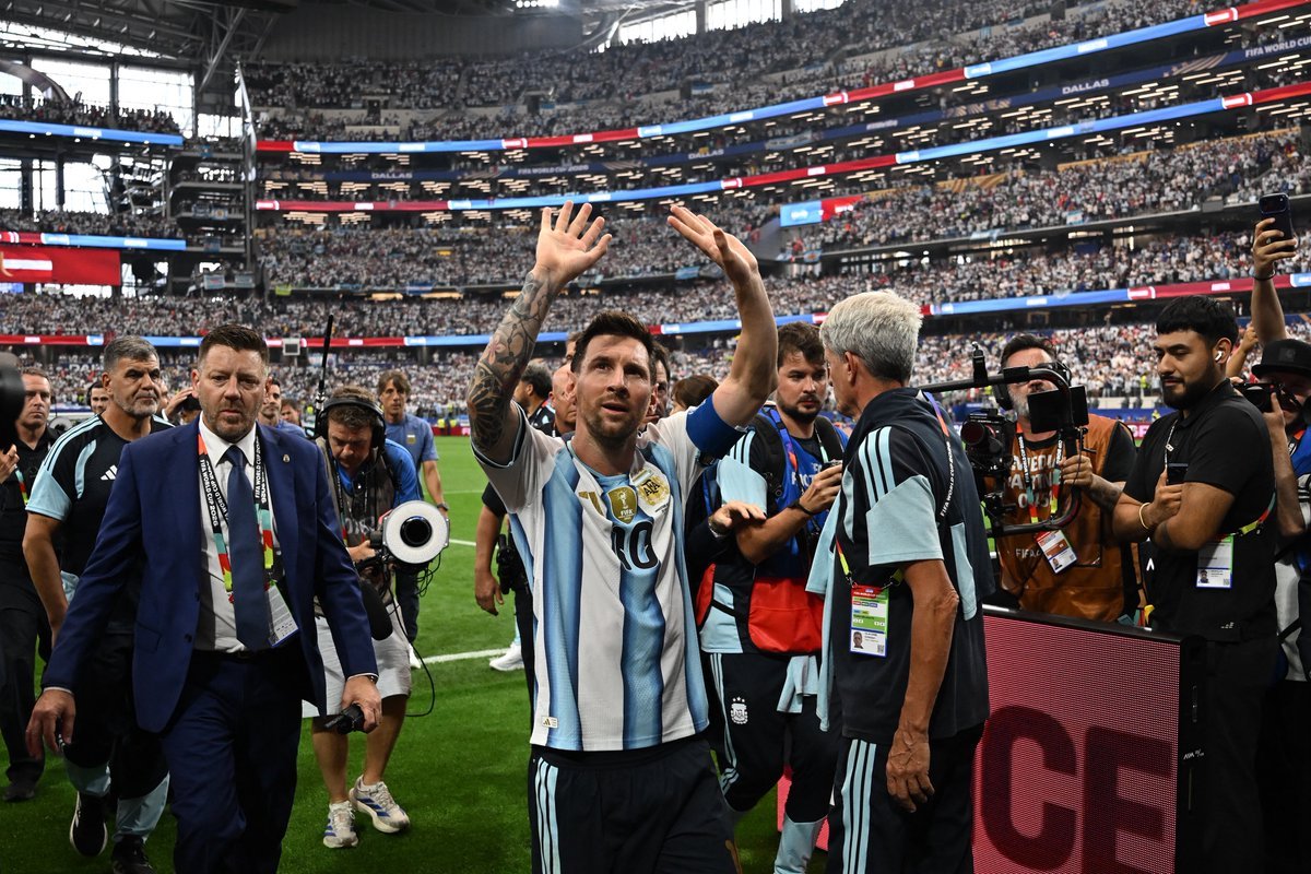 CricCrazyJohns's tweet photo. 5 Goals for Lionel Messi.
4 Goals for Erling Haaland.
4 Goals for Kylian Mbappé.

ABSOLUTE MADNESS IN WORLD CUP 2026 🥶🔥

39-Year-old Messi is fighting with the Best young talents of the Modern Era in the biggest event of the game. https://t.co/DwCYO0SOQN