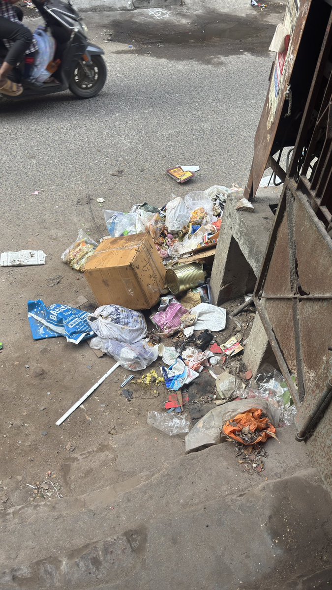 surakshit_kumar's tweet photo. This stays the same every day and nobody cleans it.
Location: Peddu Street, Near Vaibhav Appts,
Kondithope - Chennai - 600079
@chennaicorp @chennaipolice_ https://t.co/lDI7yqPZ9Y