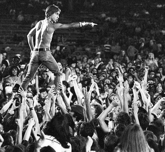 PunkRockStory's tweet photo. 56 years ago today
Iggy Pop, the original punk rock messiah, with the Stooges at Crosley Field in Cincinnati, June 23, 1970

Photo by Thomas Copi

#punk #punks #punkrock #protopunk #iggypop #thestooges #history #punkrockhistory #otd https://t.co/1ZO07rFLdS