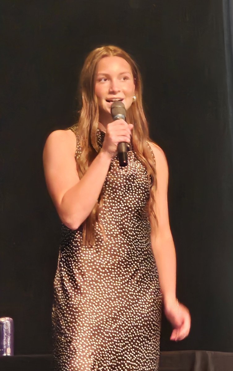 ClaySoftball's tweet photo. Congratulations to Madison Franke who was recognized twice tonight at the All-Ohio Softball Banquet. She received a Billhardt Scholarship and a 2nd Team All-Ohio plaque. So proud of you, Maddie! 🦅🥎 https://t.co/r6wJw75O2q