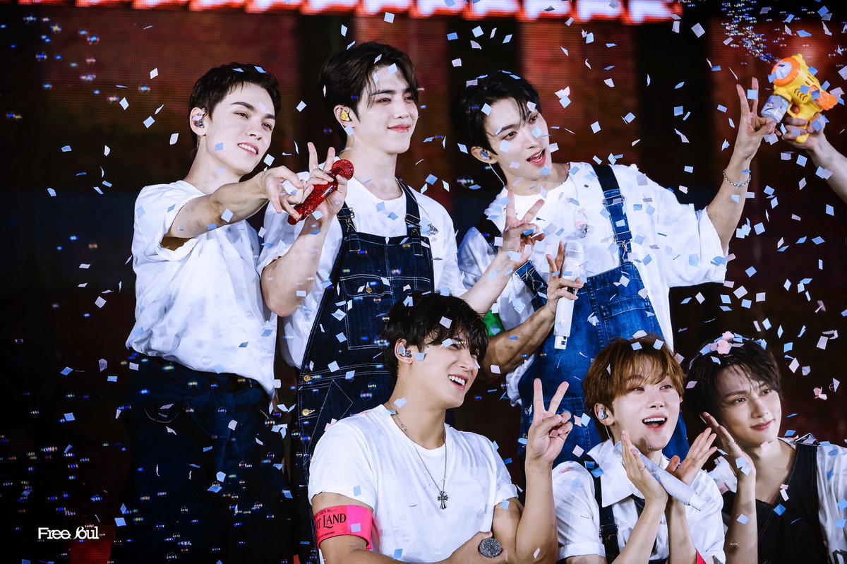 FreeSoul808_'s tweet photo. 260621 CARATLAND DAY2 5️⃣
@pledis_17 
#세븐틴 #SEVENTEEN 
#에스쿱스 #SCOUPS
#최승철 https://t.co/rAm7gtOOf0
