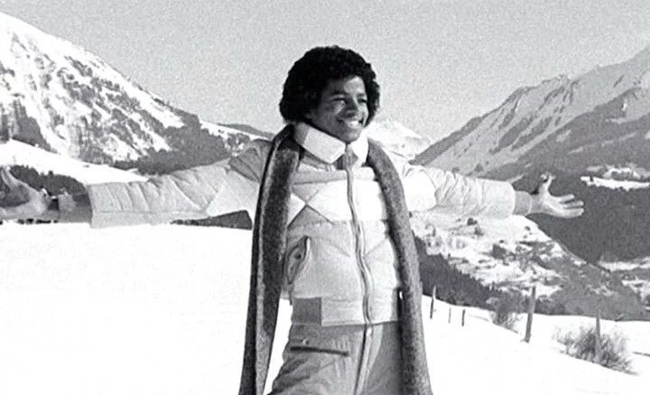 pinksourskittls's tweet photo. i love this genre of mj poses https://t.co/Ww5MrSI8K3