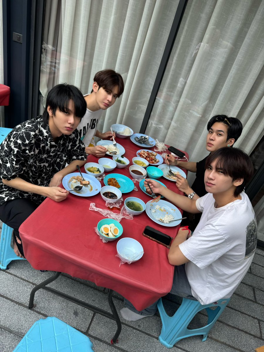 wabi_noni16's tweet photo. นกที่ตื่นเช้า คือนกที่โดนแม่ปลุกไปโรงเรียน .~
กูด ม๊อ เนงงง~ https://t.co/gOuqEcj5Fd