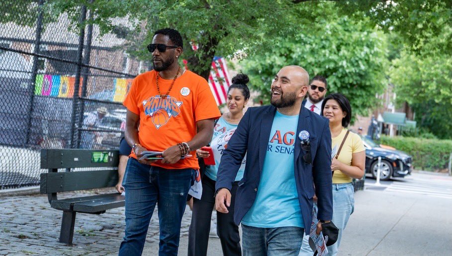 RagaForQueens's tweet photo. Sunnyside with the Public Advocate by our side. 🌐 https://t.co/lBupdG5Wc3