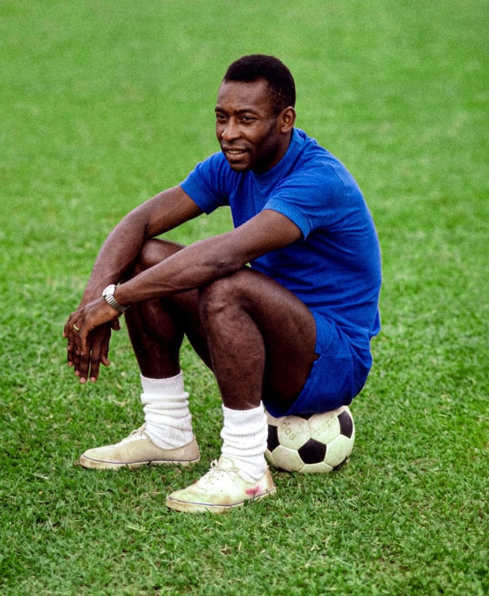 FootyTimeless's tweet photo. Pelé. 👑✨🇧🇷 https://t.co/eW5AJhh2wf