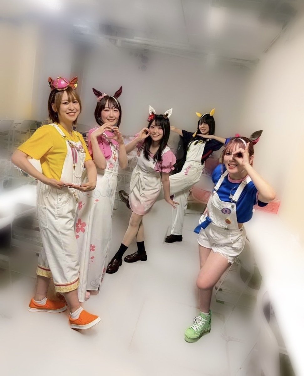 mochi_yumi25's tweet photo. #ウマ娘7th東京D1 「走れ〇〇オー」編

マキバ"オー"さん
トウカイテイ"オー"役　Machicoさん
テイエムオペラ"オー"役　徳井青空さん
サクラチヨノ"オー"役　野口瑠璃子さん
サクラチトセ"オー"役　明智璃⼦さん
カルストンライト"オ"役　望月ゆみこ

サイコ"オー"のコラボありがとうございました！🐴 https://t.co/NQaWKUQ69r