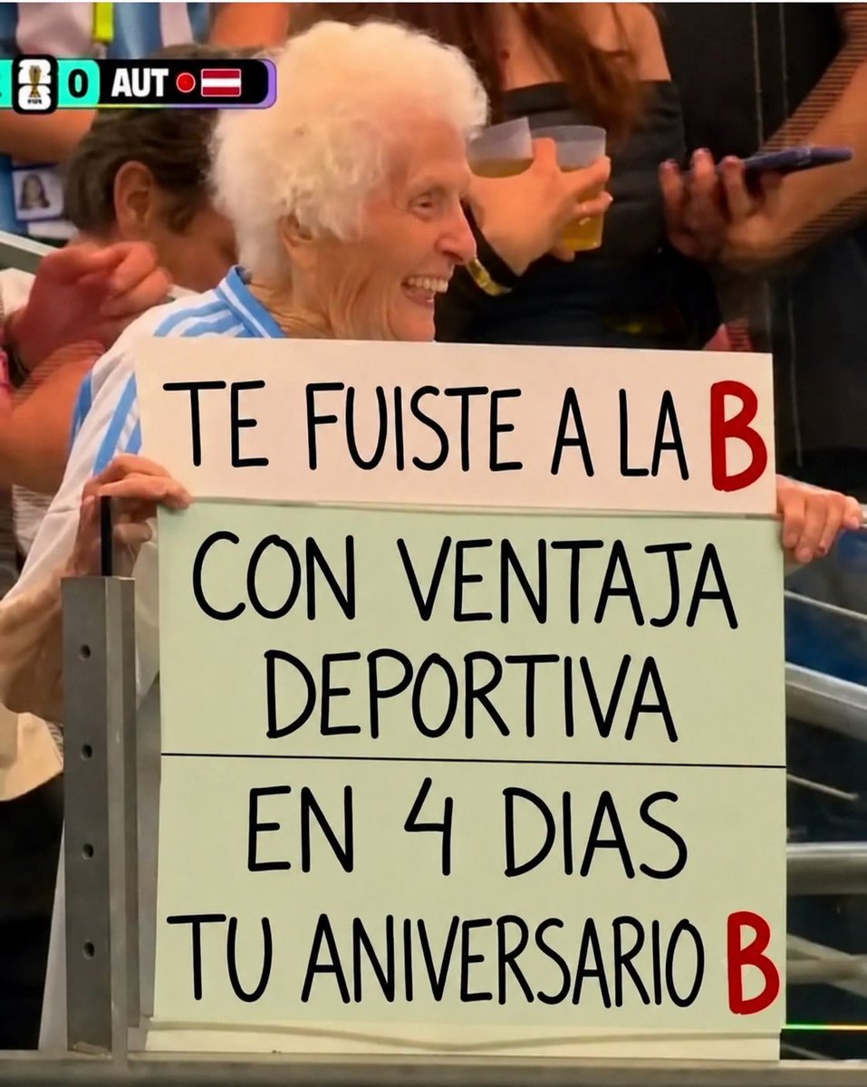 mariano_volpini's tweet photo. La abuela de Argentina con el cartel para Riber! Que grande la doña! Aguante Boca siempre!💙💛💙 https://t.co/bASLn4NgTb