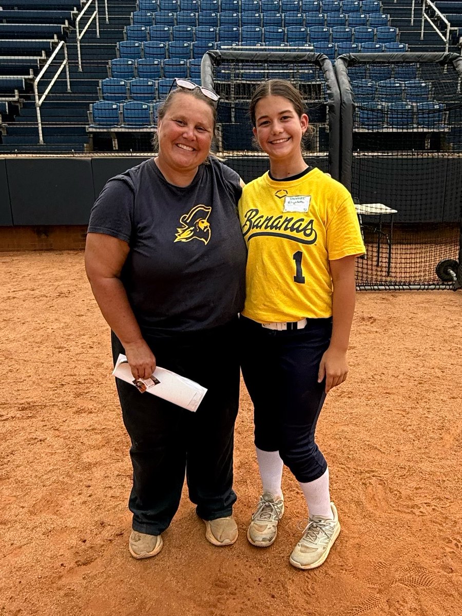 ECStewart2031's tweet photo. Many thanks to @CoachmilliSB and @ETSUSoftball for a fun and competitive camp today. https://t.co/DQsaFefYgN