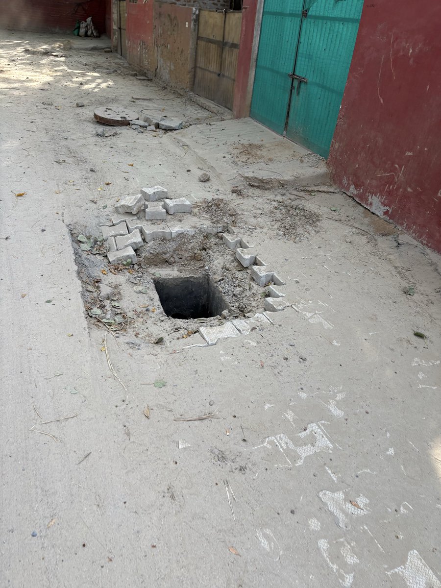 mohitsingla76's tweet photo. @MunCorpGurugram @OfficialGMDA The construction is still not finished, and rainy season is coming soon. Who is responsible? https://t.co/K3nwwqPE39