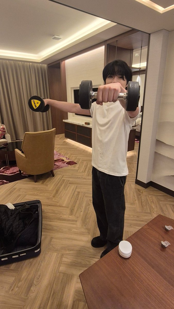 foufou_tyunera's tweet photo. Y'all were too focused figuring out who took that photo of him in bed that y'all let this silly ass pic of him slide https://t.co/82Ud3m7GZB