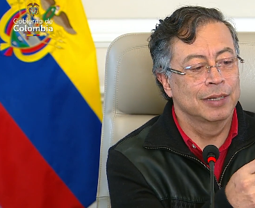 Comunicant1397's tweet photo. #TERMÓMETROELECTORAL
El avance del escrutinio y la postura de Petro

Tras una de las elecciones más ajustadas en la historia reciente de Colombia (49.66% vs 48.70%), la atención se traslada por completo a los escrutinios oficiales. Mientras la Registraduría avanza en el proceso definitivo, el presidente Gustavo Petro ha hecho un llamado a sus bases y abogados a asistir masivamente a los puntos de escrutinio (como Corferias) para revisar minuciosamente las mesas. El ambiente en el país es de máxima expectativa: el Pacto Histórico asegura que no reconocerá el resultado definitivo hasta que el último voto formal sea escrutado, aunque han prometido respetar el dictamen legal una vez concluya. ¿Qué opinan de este cierre de foto finish? 🇨🇴👇 #Elecciones2026 #Escrutinio #ColombiaVota @PachoRodriG @jsanchezcristo @JoseMAcevedo @NoticiasCaracol @CaracolRadio @hazclicradar