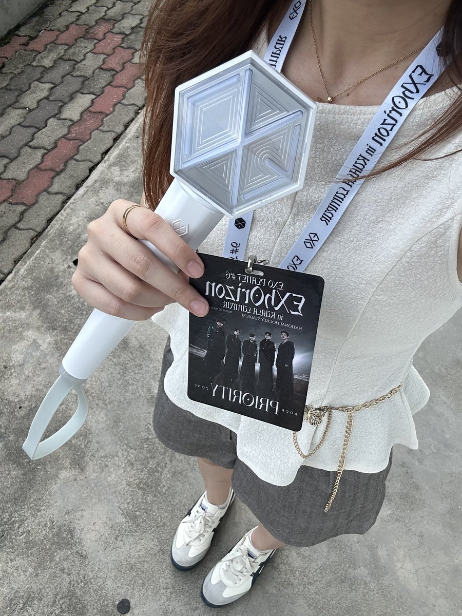 oshbee_'s tweet photo. after 14 years, finally i met my first love ❤️ #exhorizoninKL https://t.co/Ok1uFIDLee