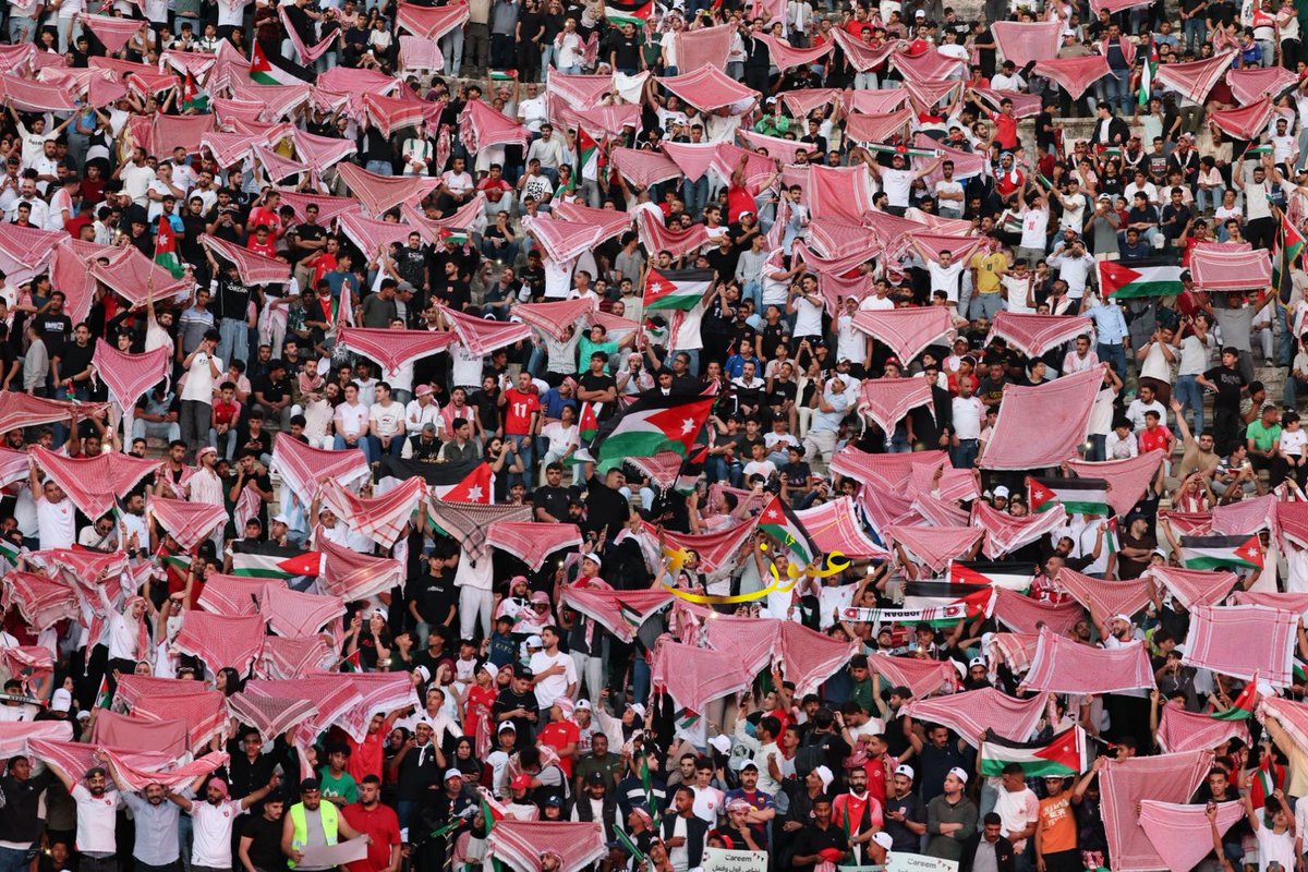 ammonnews's tweet photo. الجماهير ترفع الشماغ الأردني في المدرج الروماني

#عمون #ألأردن https://t.co/sFb2hr2dDi