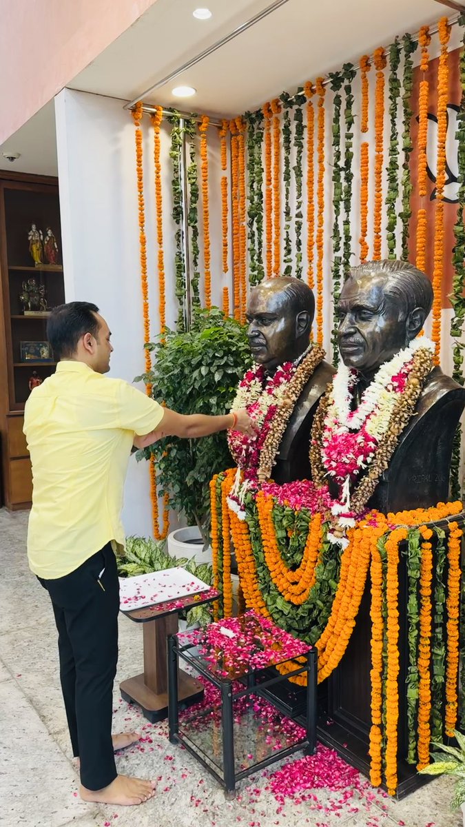 ArjunKatwar's tweet photo. प्रखर राष्ट्रवादी नेता, महान चिंतक, भारत की एकता और अखंडता के लिए अपना बलिदान देने वाले जनसंघ के संस्थापक श्रद्धेय डॉ. श्यामा प्रसाद मुखर्जी जी की पुण्यतिथि पर शत-शत नमन। https://t.co/dImzFMdjj0