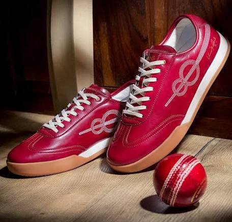 ImSoniya24's tweet photo. Virat Kohli ने One8 Brand Shoes लॉन्च किया

एक जूते की कीमत ₹9,230 रुपए रखी है
जितने विराट ने Test Cricket में रन बनाये हैं

24 घंटे में 1,50,000 जूते बिक गए

 1,50,000 × ₹9,230 = ₹1,38,45,00,000 (लगभग एक अरब 40 करोड़ रुपए) सिर्फ 1 दिन में 

Brand विराट का, अरबों रुपए कमाए विराट ने

लेकिन 50° धूप में लाइन लगाकर देश का युवा खड़ा हैं सिर्फ शो ऑफ करने के लिए 

ऐसे देश के युवा हमेशा बेरोजगार ही रहेंगे

आप बताओ ये Craze है या Madness❓