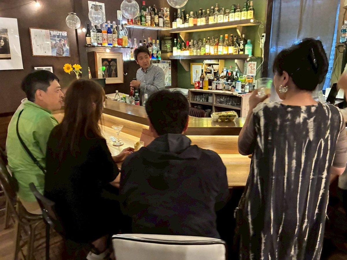 yosyare's tweet photo. 会長の還暦祝い二次会に突入の図。 https://t.co/yvjrEZTuUH