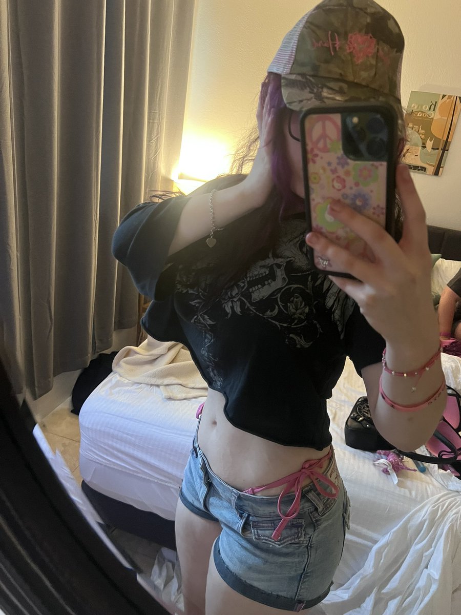 basedmeower's tweet photo. dm me for more ;) 
#nsfw #freak #sugarbaby https://t.co/0FOQTvjZaJ