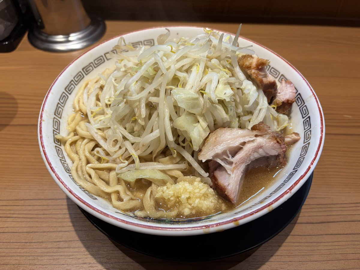 yanagisui's tweet photo. 人生初ラーメン二郎（店） https://t.co/zrYR9mbXCs