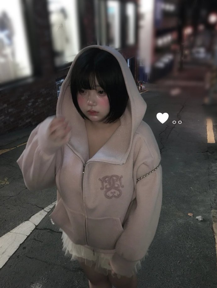 jboberto's tweet photo. ナンパとは無縁の子豚女子(19)です… https://t.co/w8GASznvKh