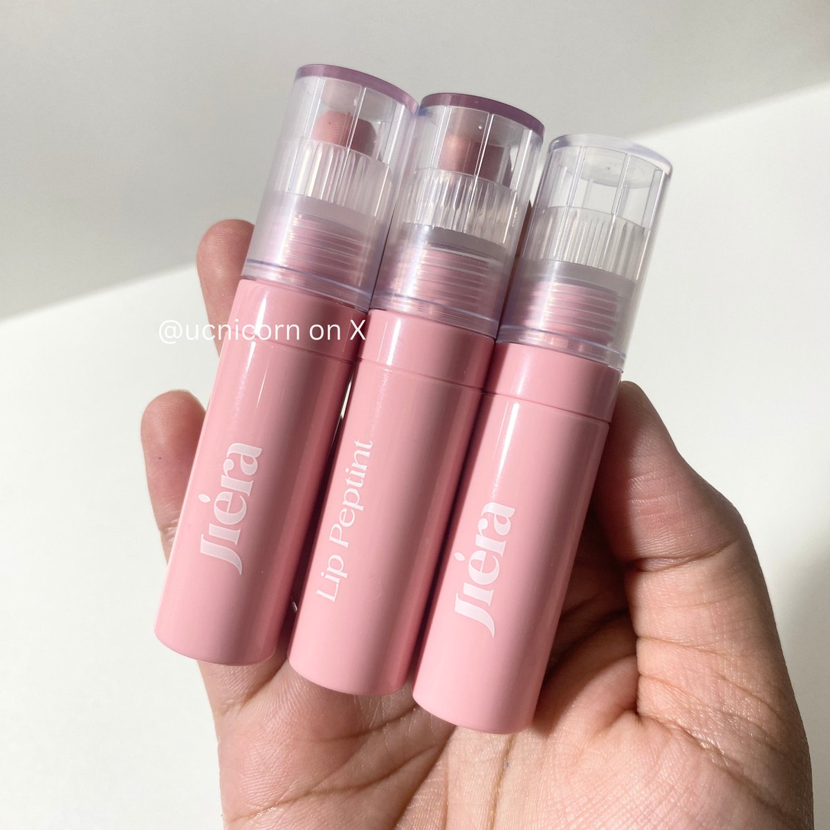ucnicorn's tweet photo. GIVEAWAY ALERT!🤩

aku mau bagi-bagi lippies yang dipake mamari pas siraman kemarin untuk 5 orang pemenang. syaratnya:
- follow @JieraOfficial &amp; @ucnicorn 
- rt + ❤️ tweet ini &amp; thread yang aku qrt
- rep + tag 3 temen kalian

end tanggal 30 ya, good luck guys!🥰💗 https://t.co/WhlD7qrEBU