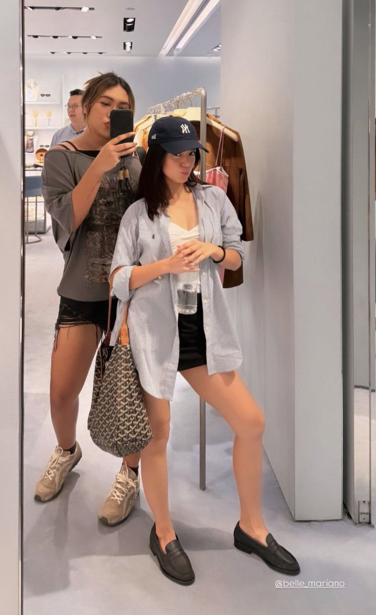 A_itsme__'s tweet photo. Shopping time. Hi ganda! @bellemariano02 https://t.co/NucOHb9Q2a