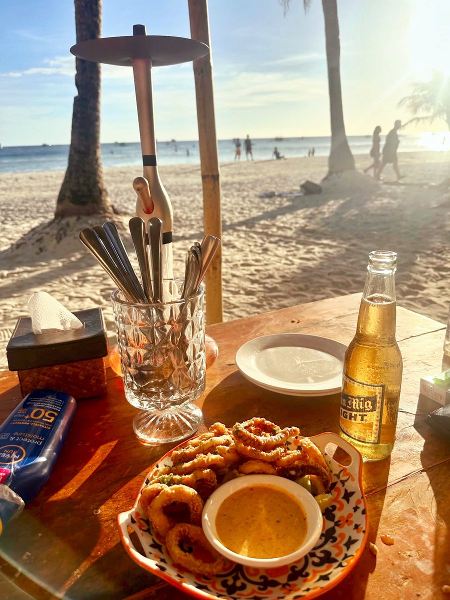 Kenneth17_1990's tweet photo. Sunset! Spending my time, watching the sun's go down... 🌞🌅🏝️🌊⛵ #boracayisland https://t.co/vVszGUbRxU
