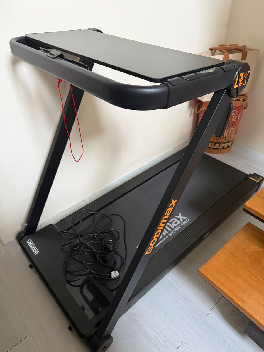 gorlank's tweet photo. Jual BU, Treadmil, Bodymax Running 3in1.

Nitip jual treadmill jarang kepakai

Fitur :

1. Bisa untuk working, walking, running 3in1 multifungsi.
2. Meja display yang luas bisa untuk tempat taruh laptop, ipad, botol minum dll https://t.co/FVkalGepT4