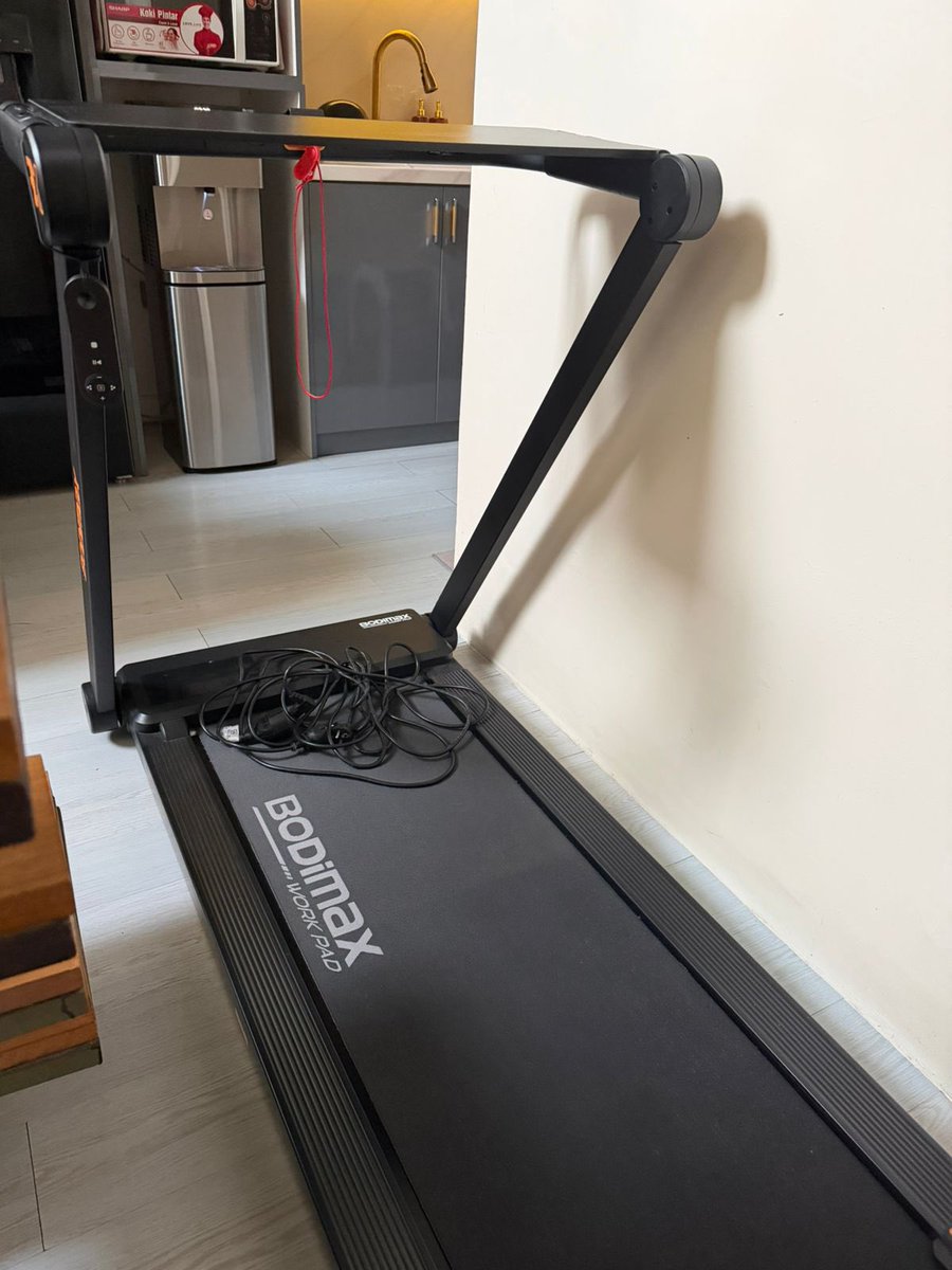 gorlank's tweet photo. Jual BU, Treadmil, Bodymax Running 3in1.

Nitip jual treadmill jarang kepakai

Fitur :

1. Bisa untuk working, walking, running 3in1 multifungsi.
2. Meja display yang luas bisa untuk tempat taruh laptop, ipad, botol minum dll https://t.co/FVkalGepT4