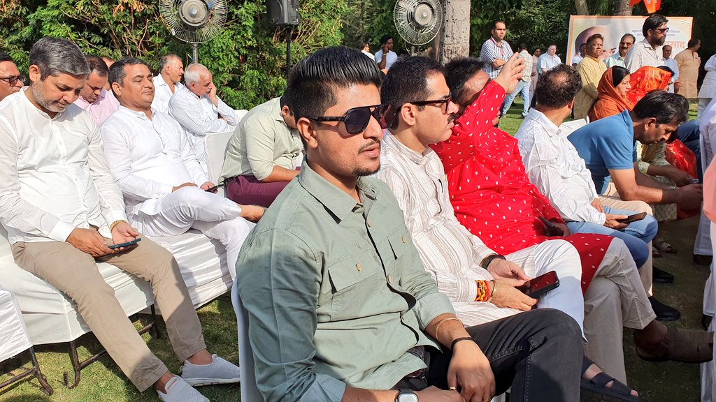 Mkonline01's tweet photo. आज प्रातः डॉ. श्यामा प्रसाद मुखर्जी पार्क पर जाकर भारतीय जनसंघ के संस्थापक, महान शिक्षाविद् एवं राष्ट्रनायक डॉ. श्यामा प्रसाद मुखर्जी जी के बलिदान दिवस पर उन्हें विनम्र श्रद्धांजलि अर्पित की। 🙏

#ShyamaPrasadMookherjee https://t.co/T5YCMj7F3p