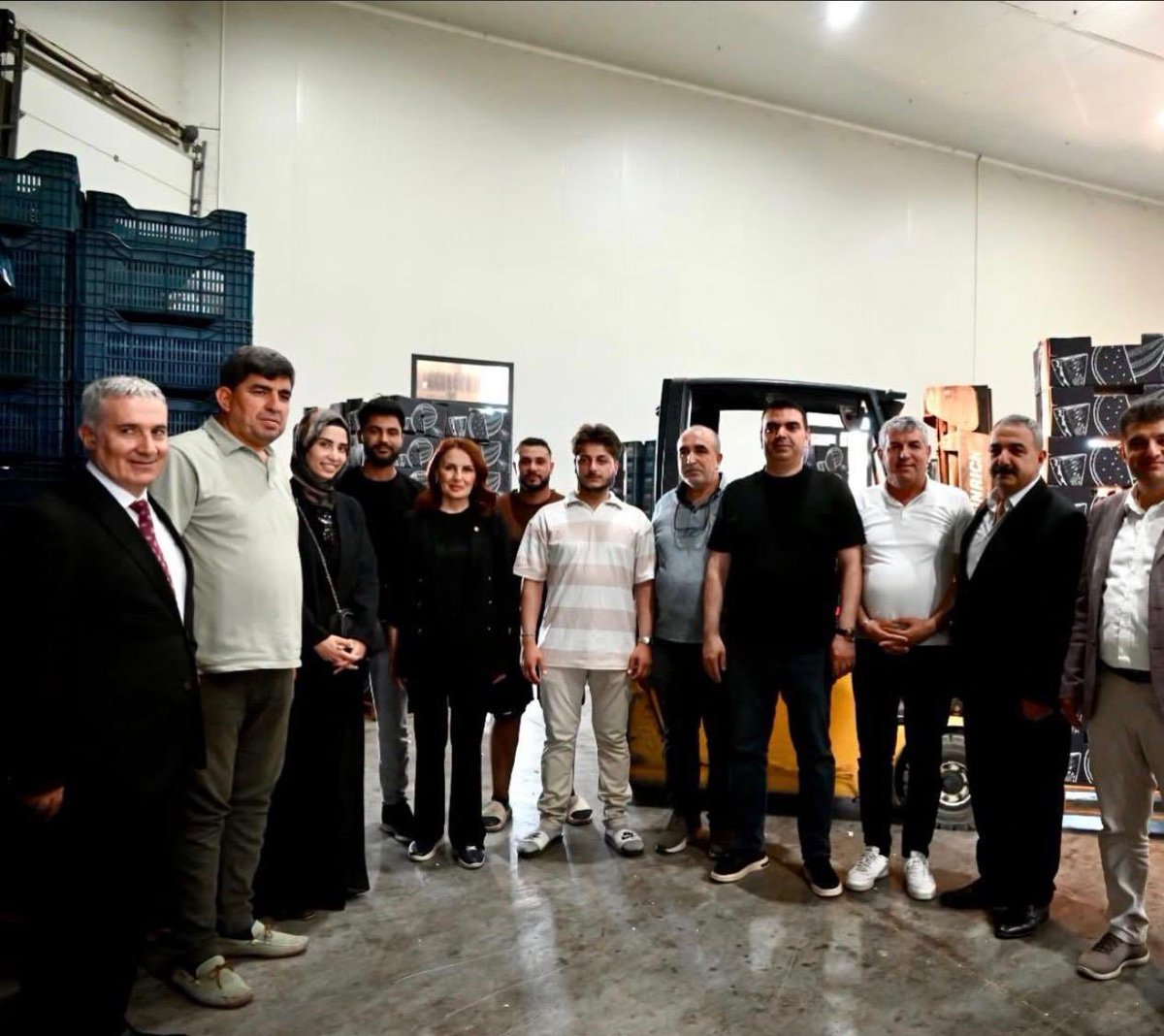 tkdkmersin's tweet photo. Mersin Milletvekili Av. Sibel Söylemez, TKDK destekli yatırımları yerinde incelemek amacıyla beraberindeki heyet ile Gönder Soğuk Hava Depolama Hizmetleri ve Tarım Ürünleri Gıda Sanayi Ticaret Ltd. Şti.’ni ziyaret etti. https://t.co/C4Wqk8hw9f