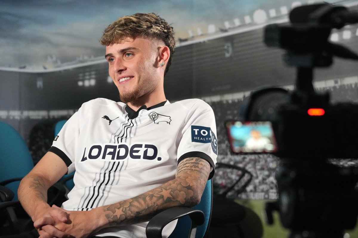 Bobbylclark10's tweet photo. @dcfcofficial 🤍 https://t.co/Vu7D0Zwuq7