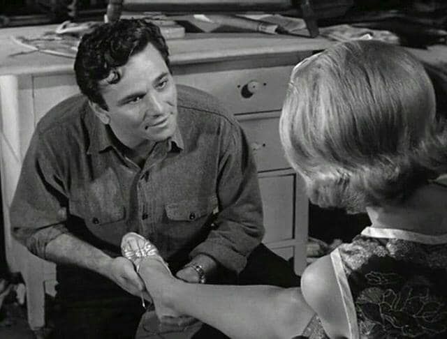 manuthebest58's tweet photo. Remembering Peter Falk.

(September 16, 1927 – June 23, 2011) 

Filmography with Hitchcock:

Alfred Hitchcock Presents - Gratitude (25/Apr/1961) — cast: Meyer Fine

The Alfred Hitchcock Hour - Bonfire (13/Dec/1962) — cast: Robert Evans https://t.co/TBXvI22iUg