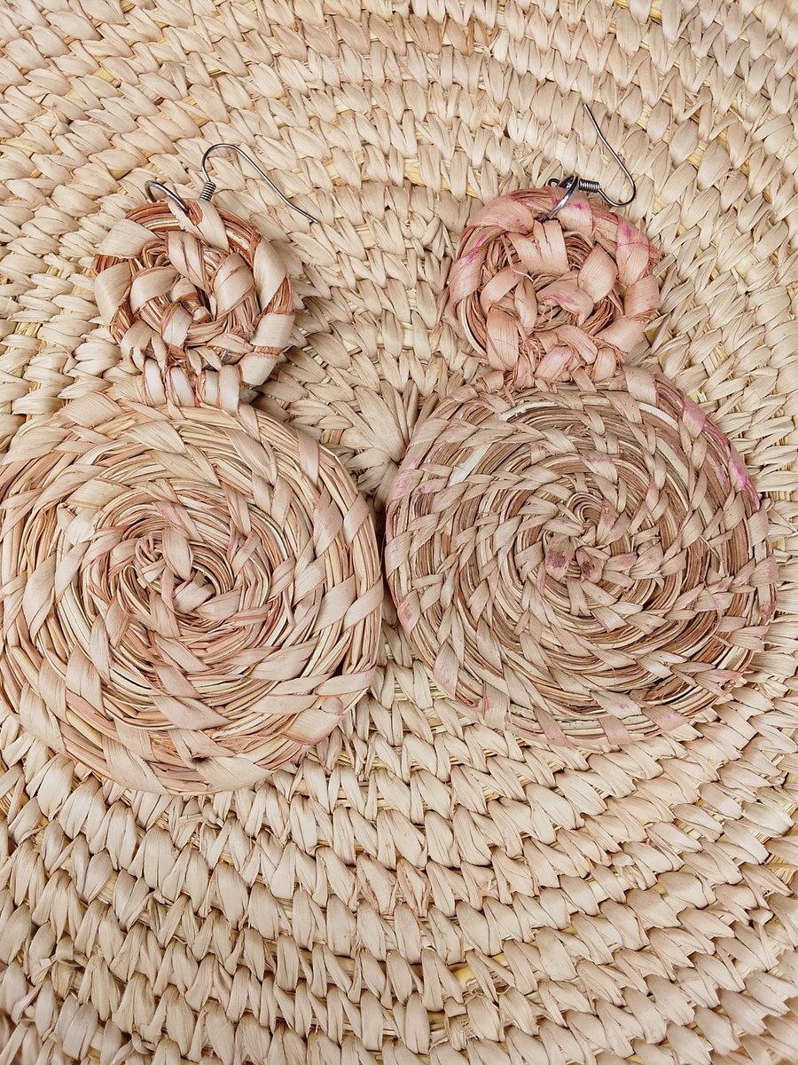 ChukAnny's tweet photo. Come buy your beautiful handwoven earrings, 2k each for any design. Available as seen. 

Location is Lagos 🙏. https://t.co/b0JIvFtsCR
