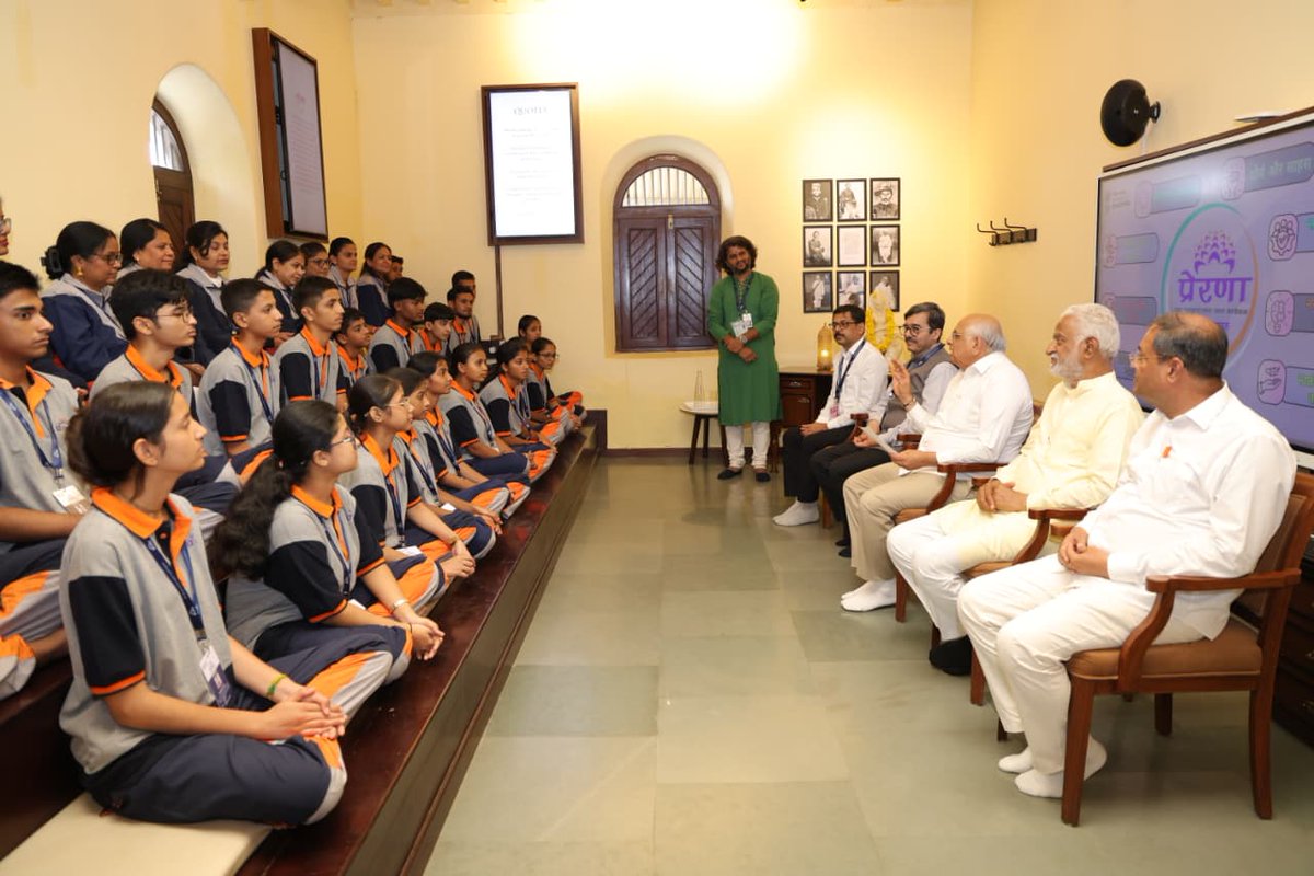 CMOGuj's tweet photo. મુખ્યમંત્રી શ્રી ભૂપેન્દ્રભાઈ પટેલે વડનગર ખાતે રાજ્યવ્યાપી શાળા પ્રવેશોત્સવના કાર્યક્રમમાં સહભાગી થયા બાદ માનનીય વડાપ્રધાન શ્રી નરેન્દ્રભાઈ મોદી�� બાળપણમાં જે કુમાર શાળામાં શાળાકીય શિક્ષણ મેળવ્યું હતું તે શાળા પરિસરમાં નિર્માણ પામેલ ‘પ્રેરણા સંકુલ’ની મુલાકાત લઇને સંકુલમાં કાર્યરત વિવિધ શૈક્ષણિક અને સર્જનાત્મક પાસાંઓનું અવલોકન કર્યું હતું. મુખ્યમંત્રીશ્રીએ વિદ્યાર્થીઓ દ્વારા હાથ ધરવામાં આવતી વિવિધ પ્રવૃત્તિઓમાં ઊંડો રસ દાખવી તેમની સાથે આત્મીય સંવાદ સાધ્યો હતો ��ેમજ સંકુલની શૈક્ષણિક કાર્યપદ્ધતિ વિશે જાણકારી મેળવી હતી.
