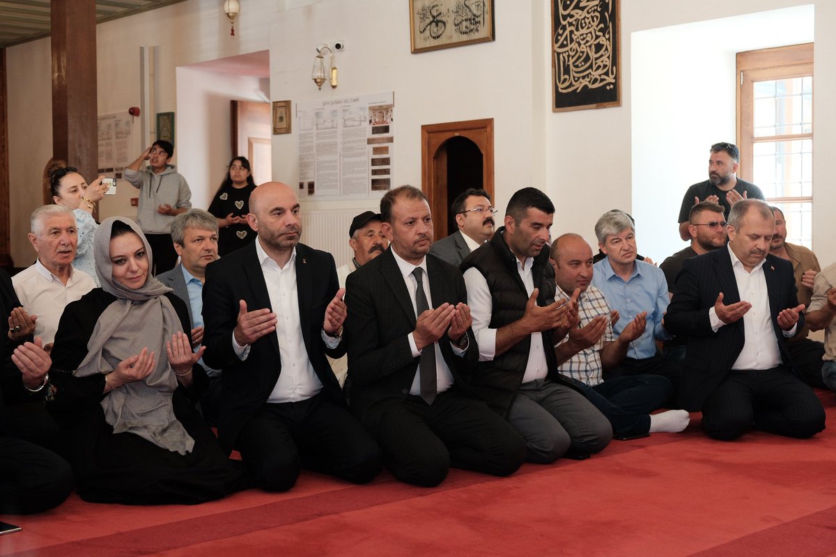 KastamonuVBM's tweet photo. Kastamonu Vakıflar Bölge Müdürlüğü olarak düzenlediğimiz Geleneksel Sünnet Şölenimizi, kıymetli misafirlerimizin ve vatandaşlarımızın katılımıyla büyük bir coşku ve mutluluk içerisinde gerçekleştirdik.

Evlatlarımızın bu özel günlerinde yanımızda olan; Kastamonu Milletvekillerimiz Sayın Halil Uluay @huluay ve Sayın Serap Ekmekci’ye @serap_ekmekci , Vali Yardımcımız Sayın Mevlüt Özmen’e , AK Parti İl Başkanı Sayın Ahmet Sevgilioğlu’na @sevgilioglu , AK Parti Merkez İlçe Başkanı Sayın Yaşar Özdemir’e @yasarozdemir037, değerli kurum müdürlerimize, Şehrimizin çok saygın iş insanlarına, organizasyonumuza renk ve heyecan katan KAMPOFF Off-Road Kulübü, Klasik Araçlar Topluluğu ve 37 Riders Motosiklet Kulübü üyelerine cân-ı gönülden teşekkür ediyoruz.

Çocuklarımızın yüzündeki tebessüme ortak olan, destekleri ve katkılarıyla bu güzel günü anlamlı kılan herkese şükranlarımızı sunarız.

@ha1per 
@sinanaksu @VakiflarGM
