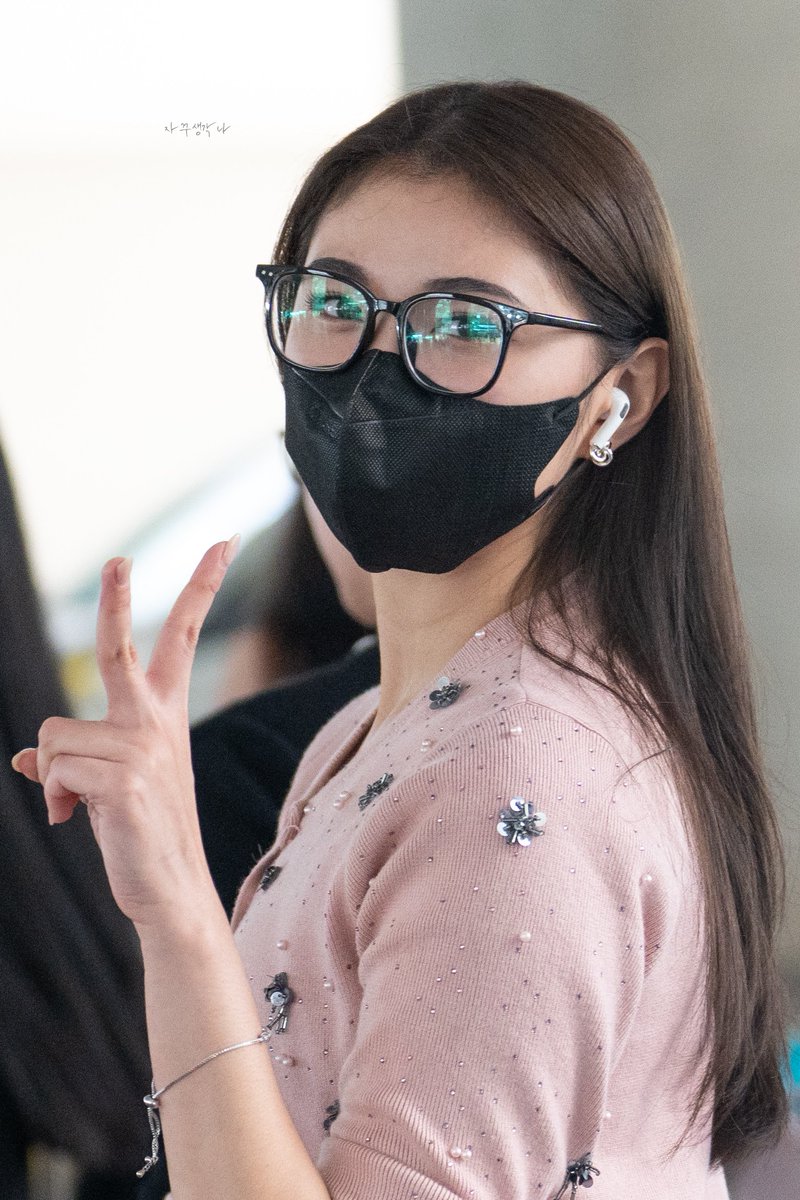 chocofy's tweet photo. 260623 YIA 🛬 Shani

saya kembali kepada #cintaPertama #stillTheOne 🌸💗 @_shanindira https://t.co/PfVgzWUGGc