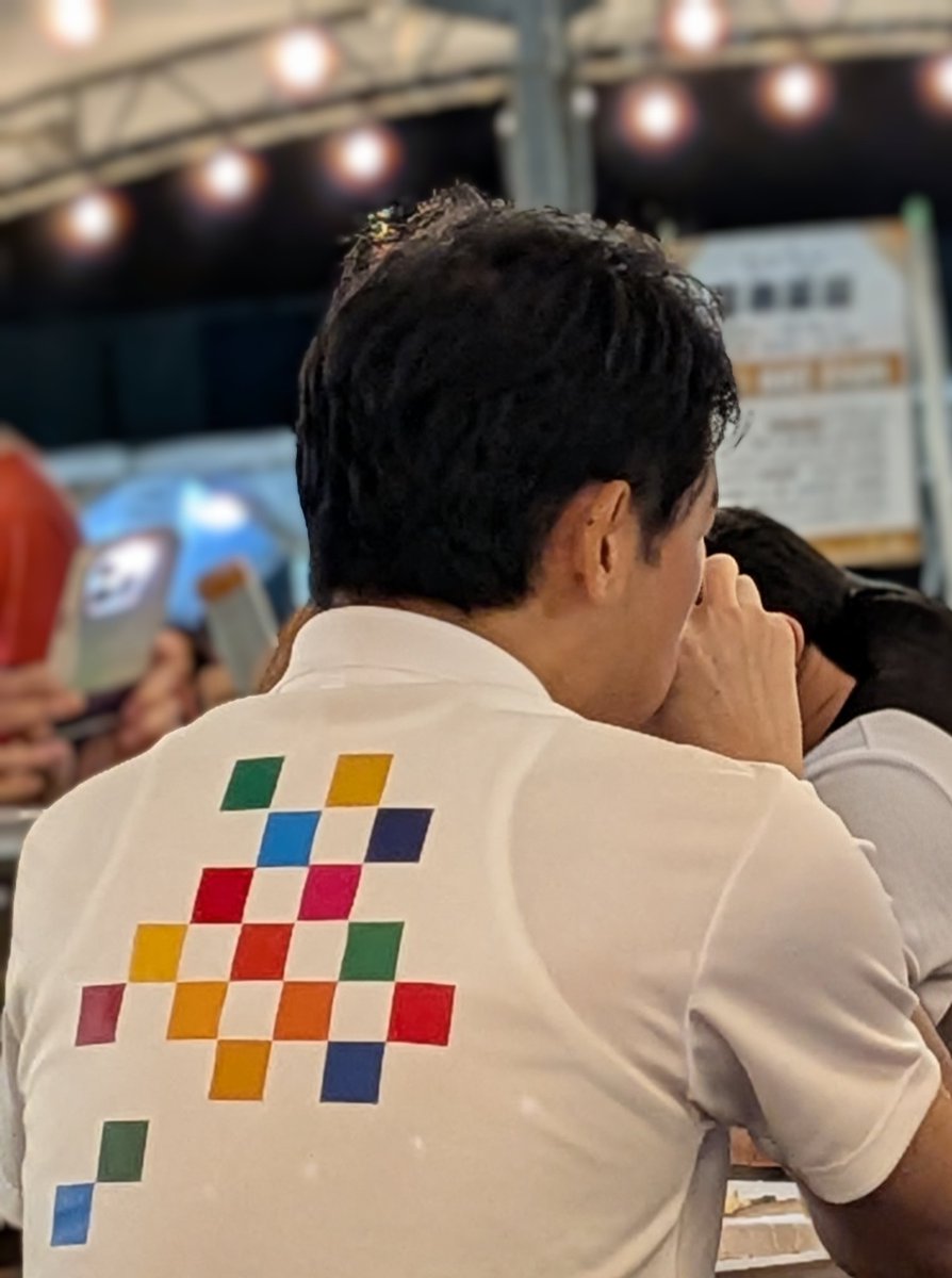masu53488's tweet photo. 同じく知事の後ろ姿大好き💕
特に頭の形が丸くて、とても綺麗なので大好き🤭

超至近距離の背中を😆
ほんとに幸せな時間だった✨ https://t.co/Q7htCsuBET