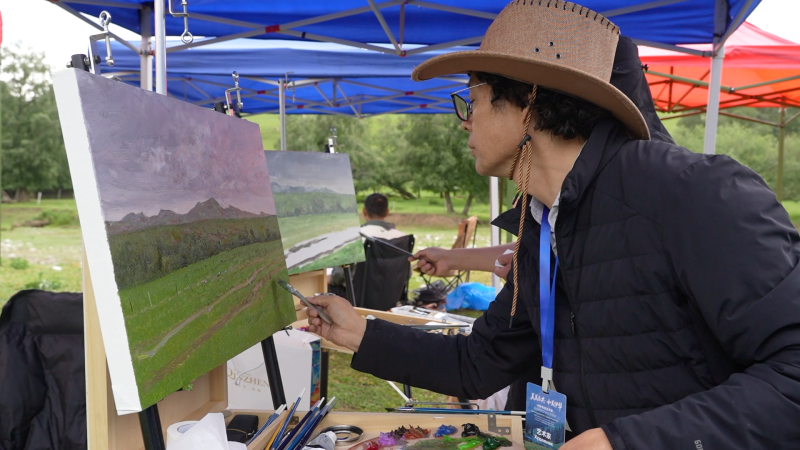 Talkwith_Alex's tweet photo. Brushes, landscapes, and cultural exchange. Artists from China, Russia, Kazakhstan and Uzbekistan found inspiration in the breathtaking scenery of Xinjiang's Jiangjun Valley. #Xinjiang #Art #CulturalExchange https://t.co/OMWfq4KlsJ